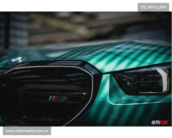 以V8为名——奥迪RS 6 Avant GT vs 宝马 M5 以V8为名——奥迪RS 6 Avant GT vs 宝马 M5